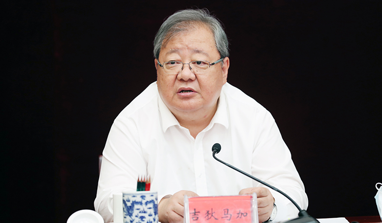 吉狄馬加主持第十二屆駿馬獎(jiǎng)評獎(jiǎng)委員會第一次全體會議