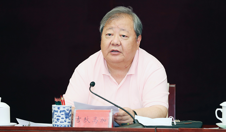 吉狄馬加在第十二屆駿馬獎(jiǎng)評獎(jiǎng)委員會第五次全體會上講話