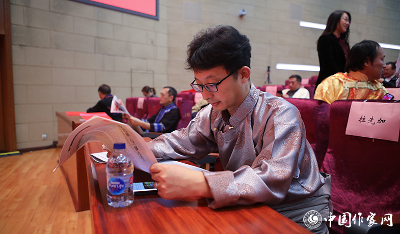 閱讀《文藝報(bào)》駿馬獎(jiǎng)?？?/><em></em><p><i class=