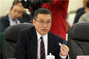 科幻文學：獲獎作品《中國軌道號》作者：吳巖         獲獎感言　　《中國軌道號》是一塊時間的水晶，外觀看起來是過去的，內(nèi)里則是未來的。小說中的那些科學、技術以及人的思想和觀念都是未來的。作品是在“科幻未來主義”理念之下產(chǎn)生的。全國優(yōu)秀兒童文學獎評委會能頒獎給它，既是對小說的肯定，也是對科幻未來主義創(chuàng)作原則的支持。感謝評委會的委員們。