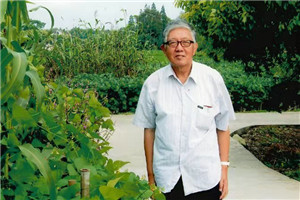 幼兒文學：獲獎作品《小巴掌童話詩·恐龍媽媽孵蛋》作者：張秋生         獲獎感言　　謝謝我的小孫子和他的同學們，他們的生活，觸動了我創(chuàng)作的靈感，我才能寫出這些詩來。我雖年事已高，從事兒童文學創(chuàng)作已60多年，但我還要為中國兒童文學的發(fā)展盡力。