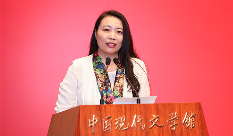 黃宇代表詩歌、幼兒文學作品獲獎者致答辭