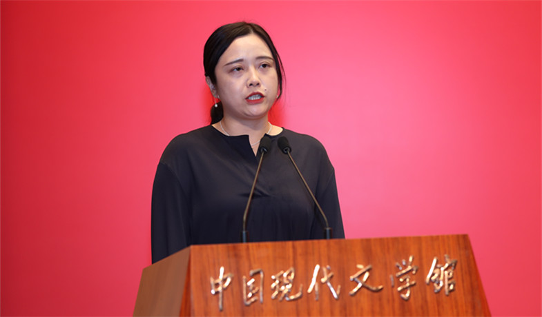 徐瑾代表散文、科幻文學、青年作者短篇佳作獎獲獎者致答辭