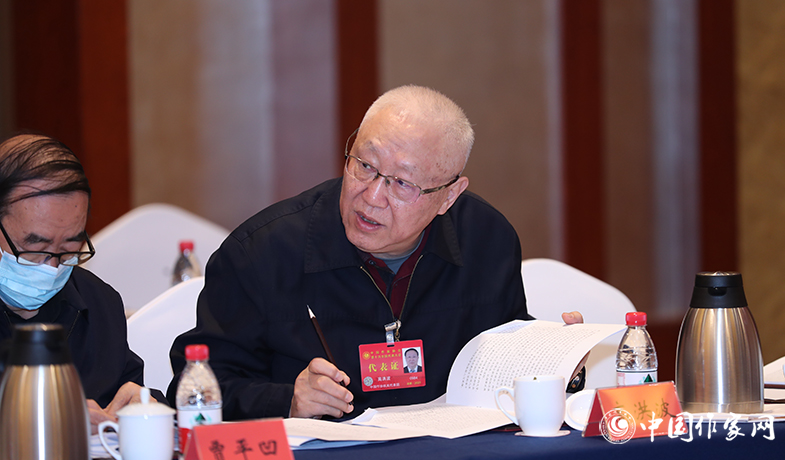 12月12日，中國(guó)作家協(xié)會(huì)第九屆主席團(tuán)第九次會(huì)議在京舉行。