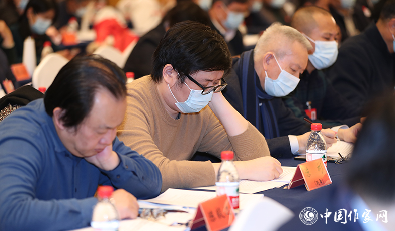 12月12日，中國(guó)作家協(xié)會(huì)第九屆全國(guó)委員會(huì)第六次全體會(huì)議在京舉行