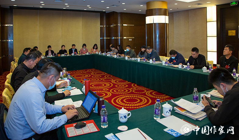 江西、寧夏代表團(tuán)討論張宏森所作工作報(bào)告