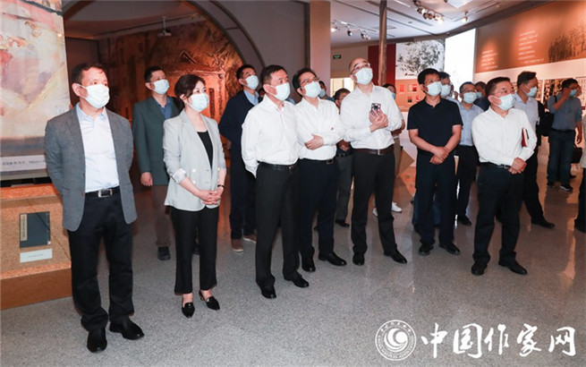 紀(jì)念《在延安文藝座談會(huì)上的講話》發(fā)表80周年特展開(kāi)幕