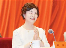 鐵凝：傾情為時(shí)代和人民放歌在《講話》精神鼓舞和指引下，中國(guó)一代又一代的文藝工作者與時(shí)代同步伐……[詳細(xì)]