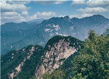 【輯一】南部山區(qū)：這是我的出生之地，也將是我的死去之地群山在背后，他古風依舊/蒼天在上，皺紋和傷疤都被曬成了慈祥[詳細]