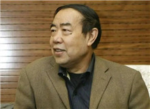 【賈平凹】	郭洪雷丨《古鏡未磨，照破天地——重讀<秦腔>》；	徐　剛丨《賈平凹鄉(xiāng)村敘事的寫作姿態(tài)》。