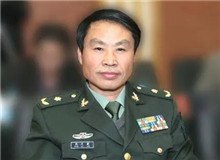 【周大新】	李丹夢丨《周大新小說的文化闡釋——由<湖光山色>說開去》；	李杰俊丨《作為“還鄉(xiāng)”的周大新小說》。