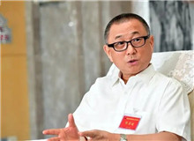 【劉醒龍】	蔡家園丨《關(guān)于劉醒龍的四個思考片段》；	桫　欏丨《<天行者>：塑造鄉(xiāng)村知識分子的精神群像》。