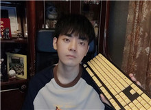 枯玄：網(wǎng)文漫改，好“?！北Ｊ烀芗耐婀Ｒ约皩F(xiàn)實(shí)生活的熱點(diǎn)時事改編成段子融合進(jìn)我的小說中……[詳細(xì)]