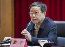 胡平：書寫歷史激流中的信仰之光　　小說故事緊扣讀者心弦。作者沒有一味追求懸念，而是以深沉冷靜的筆法從容敘述……[詳細(xì)]