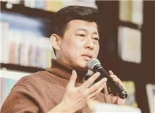 祝勇：透明的密室　　“密室逃生”是歷史懸疑小說的經(jīng)典套路，《千里江山圖》卻把它花樣翻新，玩出了新境界。[詳細(xì)]