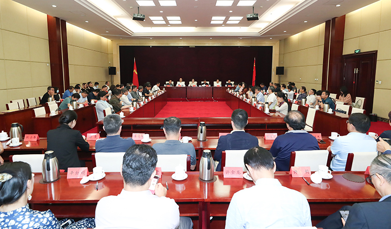 8月25日，第八屆魯迅文學獎各獎項評獎委員會最后一次全體會議在京舉行