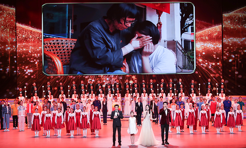 蔡國慶、龔爽、馬佳、田覓蜜演唱歌曲《新征程，我們一起遠航》