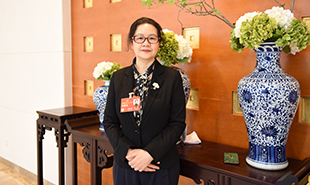 全國(guó)人大代表、重慶作協(xié)主席冉冉　