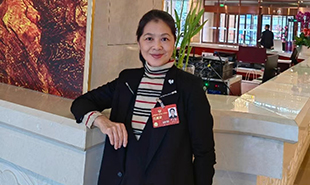 全國(guó)政協(xié)委員，中國(guó)作協(xié)副主席，黑龍江省政協(xié)副主席，省作協(xié)主席遲子建