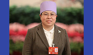 全國(guó)人大代表，寧夏回族自治區(qū)婦聯(lián)副主席，吳忠市紅寺堡鎮(zhèn)人民政府文化站站長(zhǎng)馬慧娟