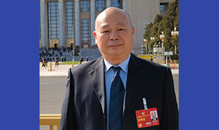 全國(guó)政協(xié)委員，中國(guó)民間文藝家協(xié)會(huì)分黨組書記、駐會(huì)副主席邱運(yùn)華