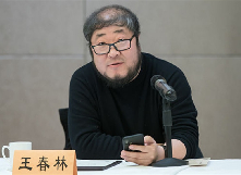 王春林：坐標(biāo)系藝術(shù)結(jié)構(gòu)與敘述視角的設(shè)定　　要想更好地進(jìn)入作品，就必須意識到那篇《我和祖奶》的后記的重要性。[詳細(xì)]