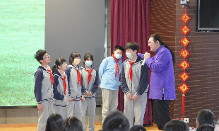 作家黑鶴在上?；羯綄W校授課