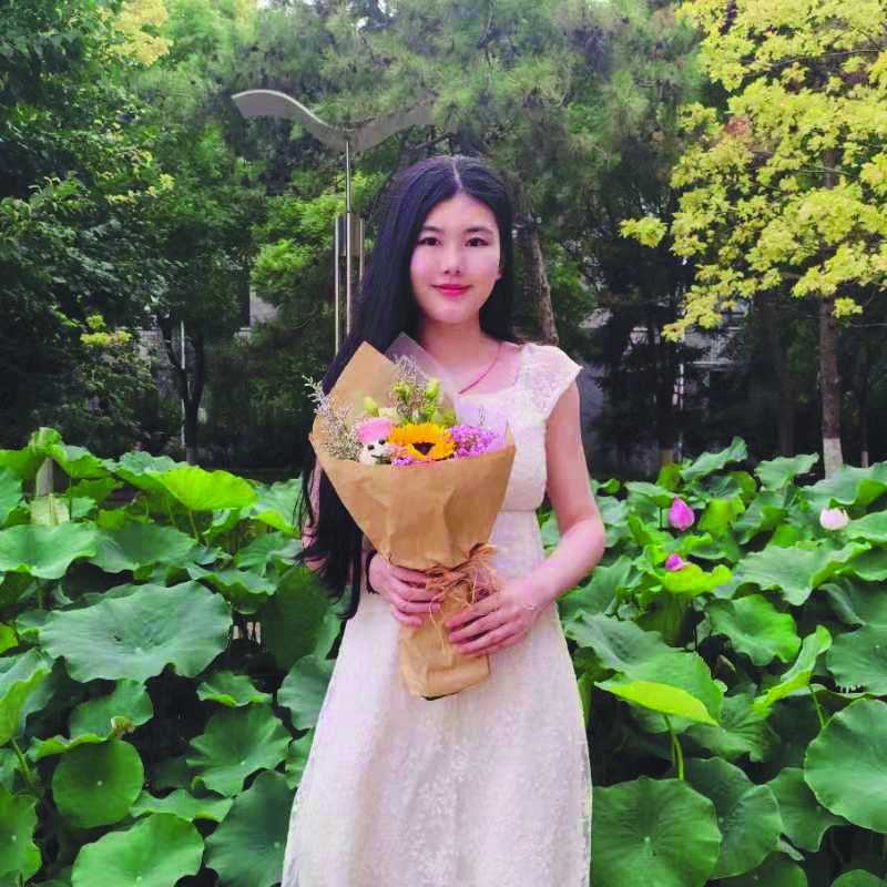 湯介生，原名張明慧，北大中文系博士，科幻懸疑小說作家。代表作《控夢東京》《唐詩生死局》，作品曾入圍央視年度中國好書，獲得首屆燧石文學獎，第十五屆、第十六屆新概念作文大賽全國一等獎。