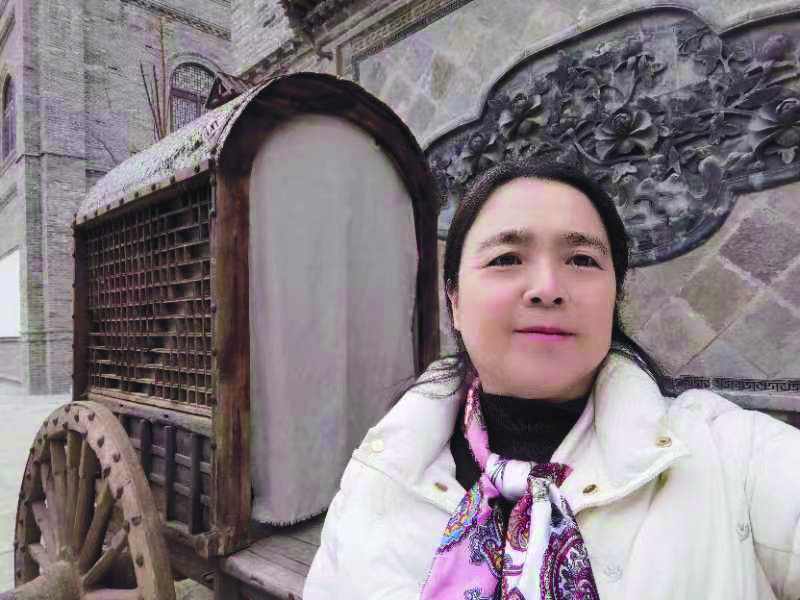 徐彥利，科幻作家，自1998年起發(fā)表作品，已發(fā)表近500篇科幻小說及研究論文等，出版《奇幻森林逃生記》《心靈探測師》《先鋒敘事新探》《中國科幻史話》《中國當(dāng)代小說主潮》《中國當(dāng)代小說流變史》等著作。曾獲華語科幻星云獎、少兒科幻星云獎及世界華人科普獎等獎項(xiàng)。