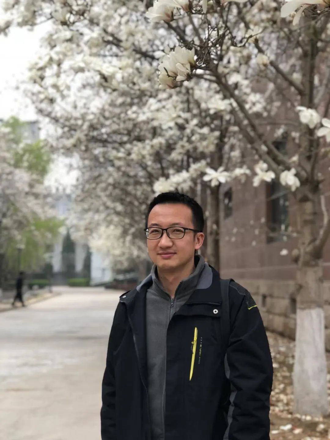 李一默，山西右玉人，寫小說，發(fā)表若干。