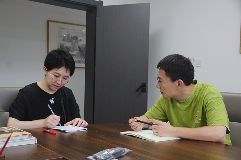 與景區(qū)文物保護專業(yè)機構——樂山大佛石窟研究院“大佛守護人”座談交流