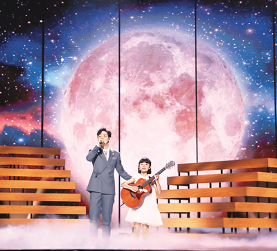 　胡夏（左）、周昭妍演繹《靜夜思》  　　出品方供圖