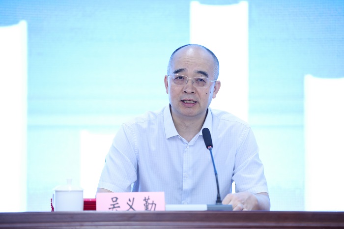 中國(guó)作協(xié)黨組成員、副主席、中國(guó)作家出版集團(tuán)管委會(huì)主任吳義勤出席開幕式并講話