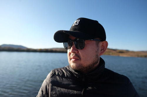 常小琥，1984年生于北京。已出版長(zhǎng)篇小說(shuō)《琴腔》《收山》等，中短篇小說(shuō)見(jiàn)《當(dāng)代》《收獲》《十月》《北京文學(xué)》《上海文學(xué)》等刊，同時(shí)參與過(guò)多種影視劇本創(chuàng)作。曾獲華文世界電影小說(shuō)獎(jiǎng)首獎(jiǎng)、“紫金?人民文學(xué)之星”小說(shuō)佳作獎(jiǎng)、華語(yǔ)青年作家獎(jiǎng)、《上海文學(xué)》中篇小說(shuō)獎(jiǎng)、《北京文學(xué)》年度優(yōu)秀作品獎(jiǎng)等。