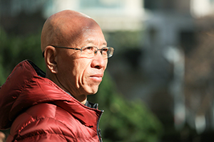 獲獎(jiǎng)作品：《雪山大地》作者：楊志軍         獲獎(jiǎng)感言　　我喜歡一邊審視自己一邊走路，因?yàn)閷徱晻屪约鹤兊们逍?，變得謙虛——說真的，在文學(xué)面前，在許許多多前輩和同輩作家詩人成績斐然的創(chuàng)作面前，任何一個(gè)寫作者都沒有驕傲的資格，更何況是常常不滿意自己的我呢。我一貫的做法是，在勇于否定自己、糾正自己的過程中，豐富自己，強(qiáng)調(diào)自己，所以每每都有從零開始的感覺。