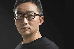 獲獎(jiǎng)作品：《回響》作者：東西         獲獎(jiǎng)感言　　一根筋就是寫作的執(zhí)念，從決定吃寫作這碗飯開始，我就常常提醒自己：你寫的作品有意思嗎？它是別的作品的重復(fù)嗎？拜托，別只講故事，能不能有點(diǎn)新意？這些問號一直伴隨著我，一直伴隨我在電腦鍵盤上敲擊完《回響》的最后一個(gè)字。不信，你也可以試著讀幾頁，真的和我過去寫的長篇小說不太一樣，與別人的寫作方法也不太一樣。