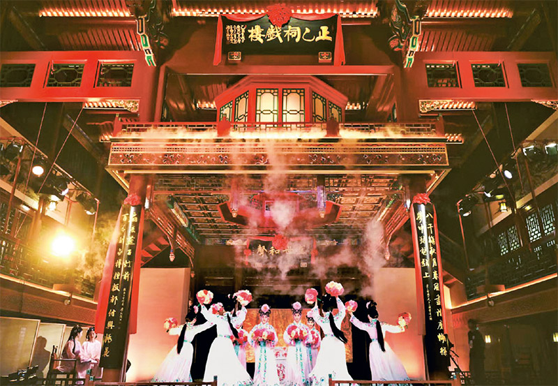 正乙祠戲樓里，昆曲《牡丹亭》經(jīng)典名段正在上演。 正乙祠戲樓供圖