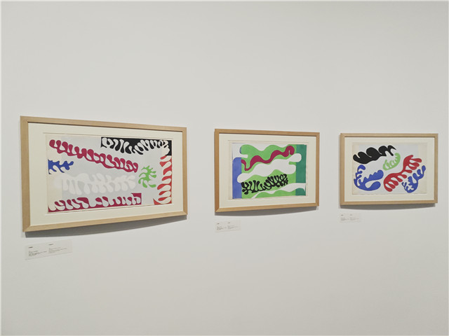 書中每一幅圖版都有著大膽的配色，充滿生命力與韻律感，馬蒂斯將其稱之為“色彩與節(jié)奏的即興，它們來自于馬戲團、民間故事以及我旅行記憶的結(jié)晶?！逼渲杏腥稘暫吩佻F(xiàn)了塔希提之旅的美好記憶。這本書取名為“爵士”，是藝術(shù)家希望用爵士樂充滿即興和自由的實驗精神來呼應(yīng)自己的創(chuàng)作理念。