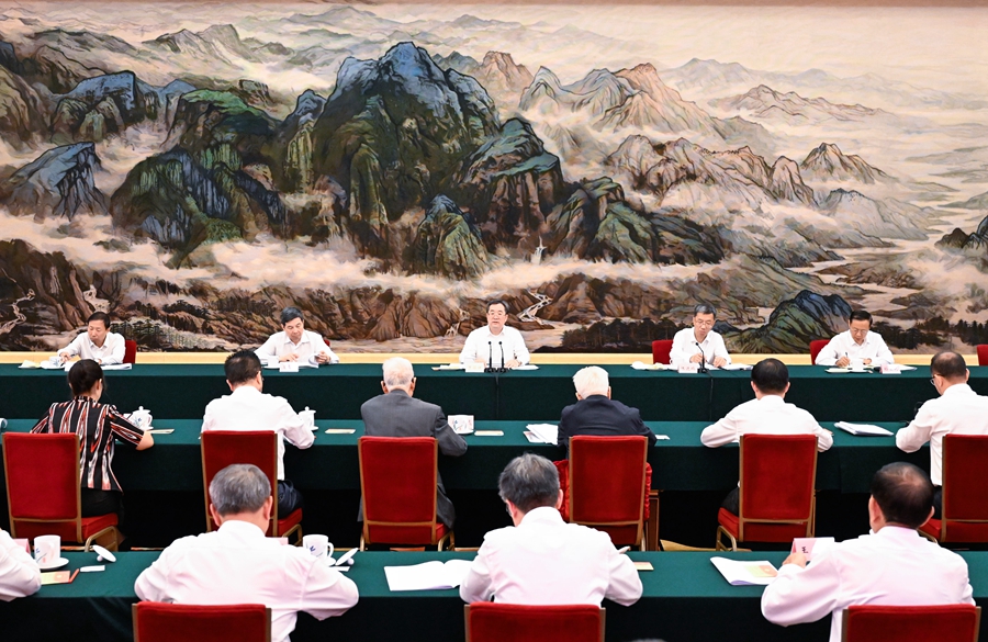 9月9日，全國(guó)優(yōu)秀教師代表座談會(huì)在北京召開(kāi)。中共中央政治局常委、國(guó)務(wù)院副總理丁薛祥出席會(huì)議，傳達(dá)習(xí)近平致信和李強(qiáng)批示并講話。新華社記者 申宏 攝