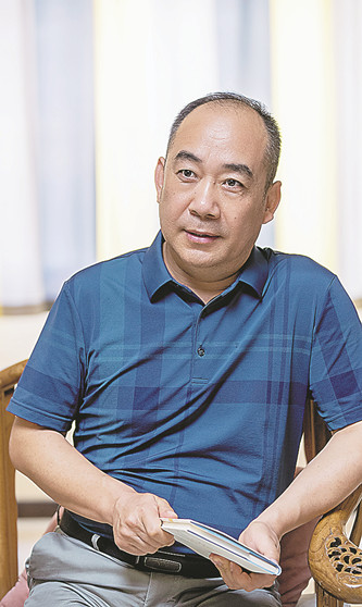 桫欏（《詩選刊》主編、中國作協(xié)網(wǎng)絡(luò)文學(xué)委員會(huì)委員）