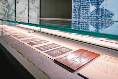 宋拓東漢《西岳華山廟碑》“華陰本”，故宮博物院藏。