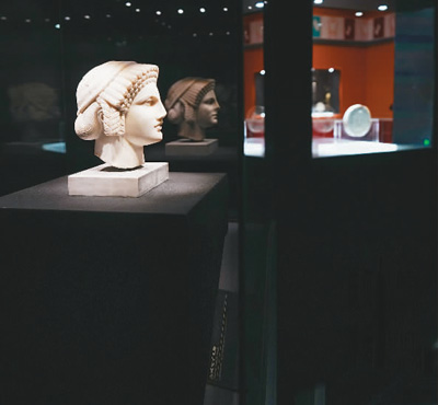 這次展覽共展出127件/套文物。  　?。ㄖ袊?guó)文物交流中心供圖）