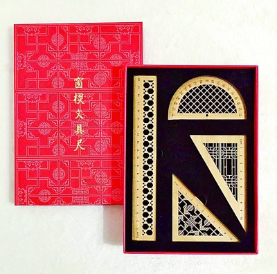 以中國傳統建筑中的窗欞紋樣為靈感設計的文具尺。資料圖片