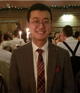 劉洋，南京大學(xué)英語系牛津大學(xué)英語系聯(lián)合培養(yǎng)博士，現(xiàn)任南京大學(xué)英語系助理研究員。主要研究方向?yàn)樵缙诂F(xiàn)代英國文學(xué)和現(xiàn)實(shí)主義文學(xué)。