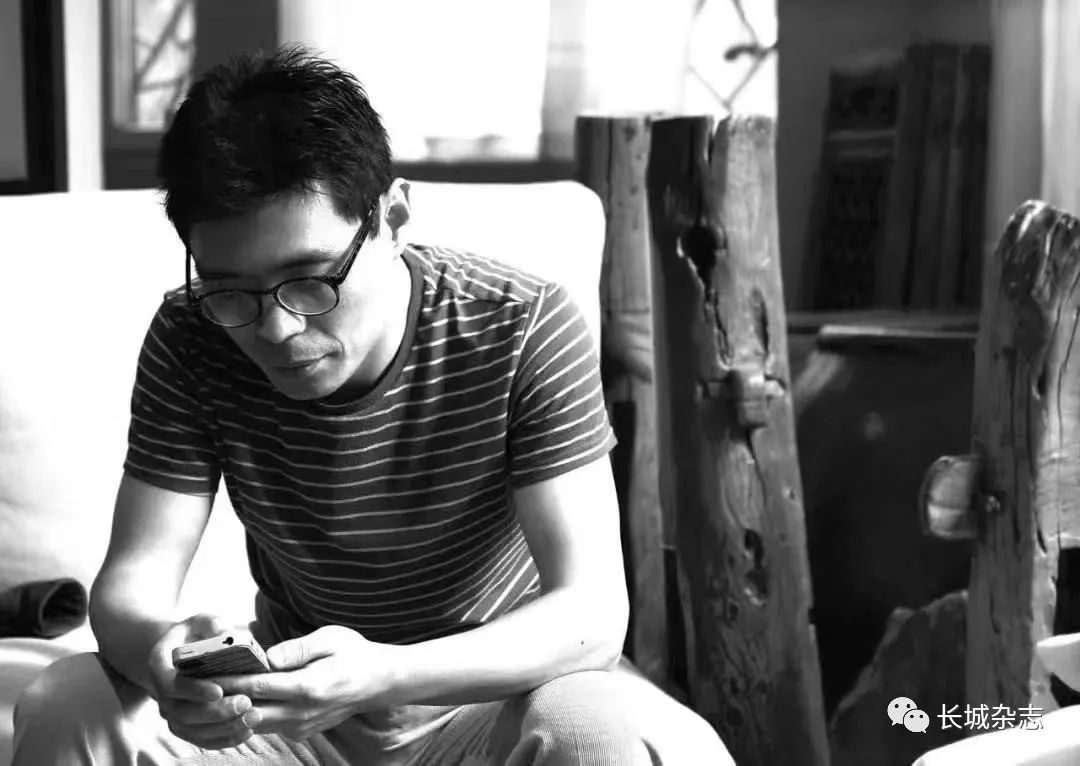 蔣一談，小說(shuō)家、詩(shī)人、童話作家。出版短篇小說(shuō)集《魯迅的胡子》《赫本啊赫本》《棲》《透明》《廬山隱士》《中國(guó)故事》等，以及詩(shī)集、兒童文學(xué)作品、科幻作品等。2023年出版科幻小說(shuō)集《小丑歲月》。曾獲得人民文學(xué)獎(jiǎng)、蒲松齡短篇小說(shuō)獎(jiǎng)、百花文學(xué)短篇小說(shuō)獎(jiǎng)、林斤瀾短篇小說(shuō)獎(jiǎng)、《上海文學(xué)》短篇小說(shuō)獎(jiǎng)、《小說(shuō)選刊》短篇小說(shuō)獎(jiǎng)、“南方閱讀盛典”最受讀者關(guān)注作家獎(jiǎng)、首屆《小說(shuō)選刊》最受讀者歡迎小說(shuō)獎(jiǎng)、卡丘·沃倫詩(shī)歌獎(jiǎng)等。