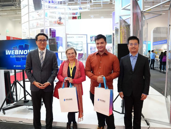 閱文集團(tuán)海外業(yè)務(wù)總經(jīng)理趙必鵬，法蘭克福書展副主席柯樂迪，英國網(wǎng)絡(luò)作家卡文，閱文集團(tuán)副總裁、總編輯楊晨