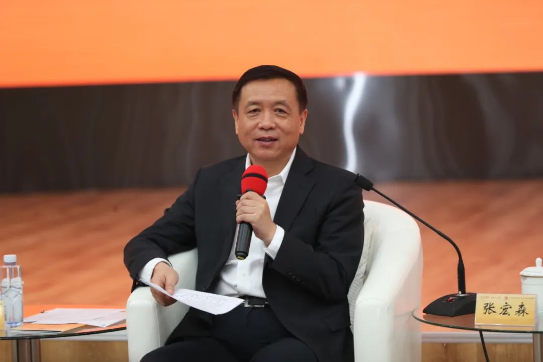 中國作協(xié)黨組書記、副主席、書記處書記張宏森講話