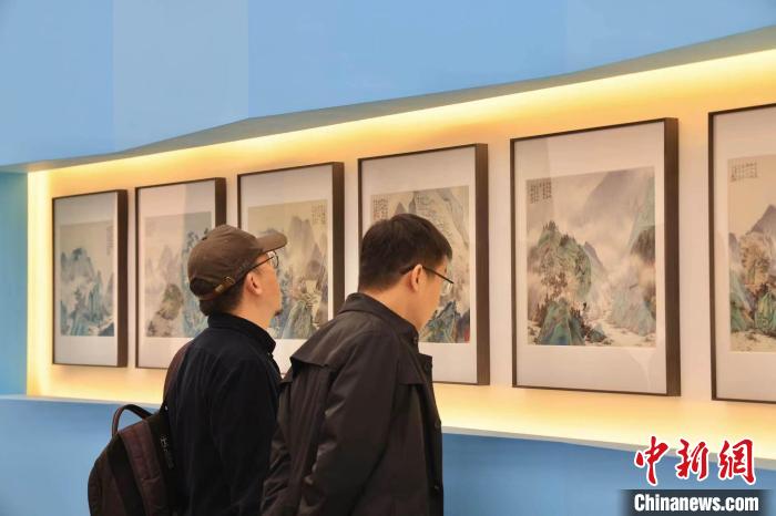 “景·色”——2023當(dāng)代青綠山水畫學(xué)術(shù)邀請展現(xiàn)場。 主辦方供圖