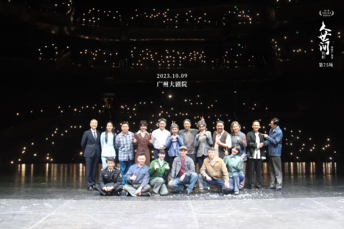 圖為話劇舞臺照