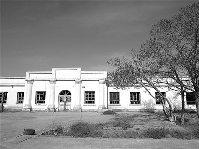 2011年冬， 空置無人的農(nóng)場場部。